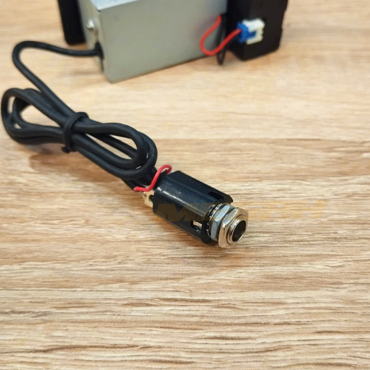 EQUALIZER PREAMP 505R (AG868)