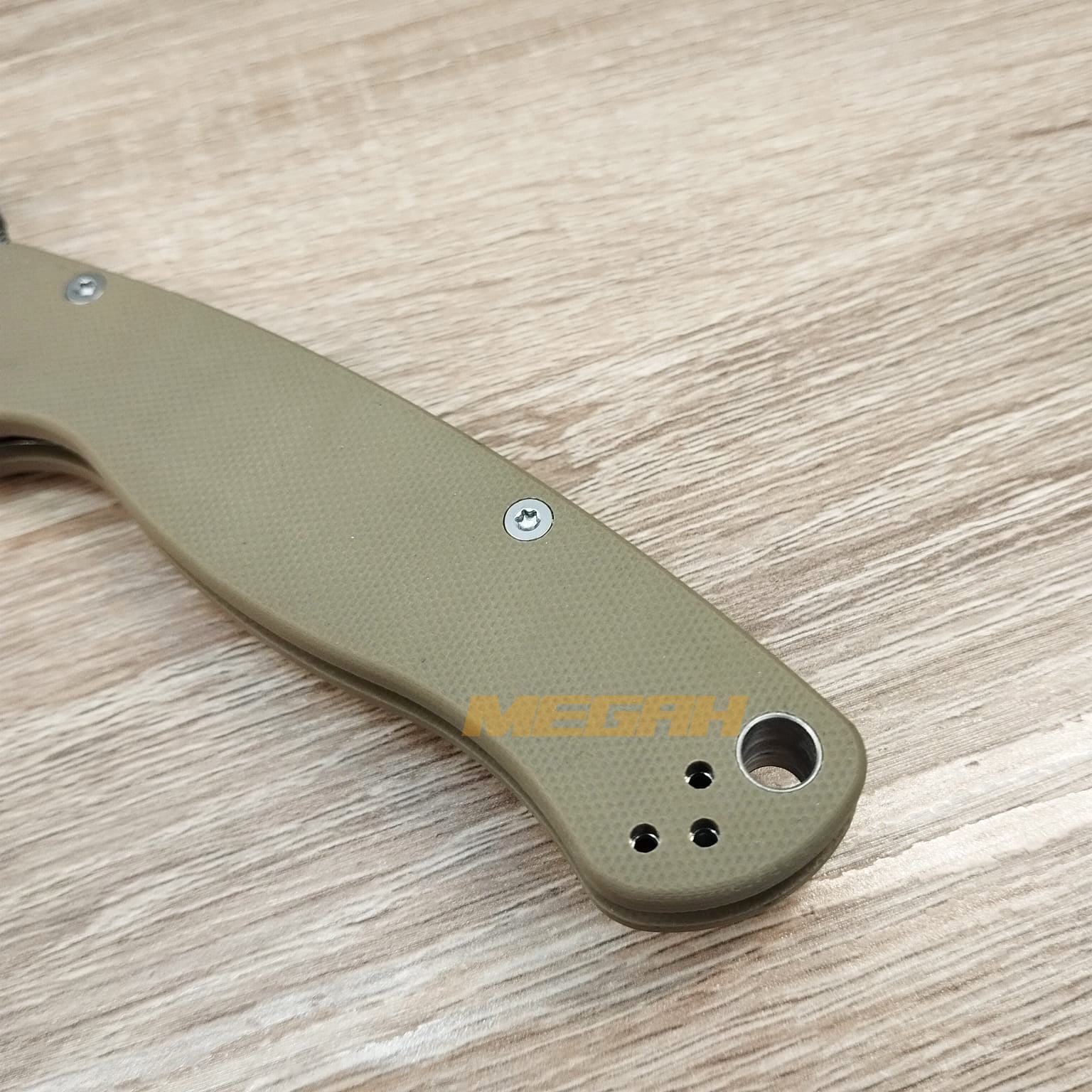PISAU LIPAT SPYDERCO / PISAU OUTDOOR / PISAU SURVIVAL TAN
