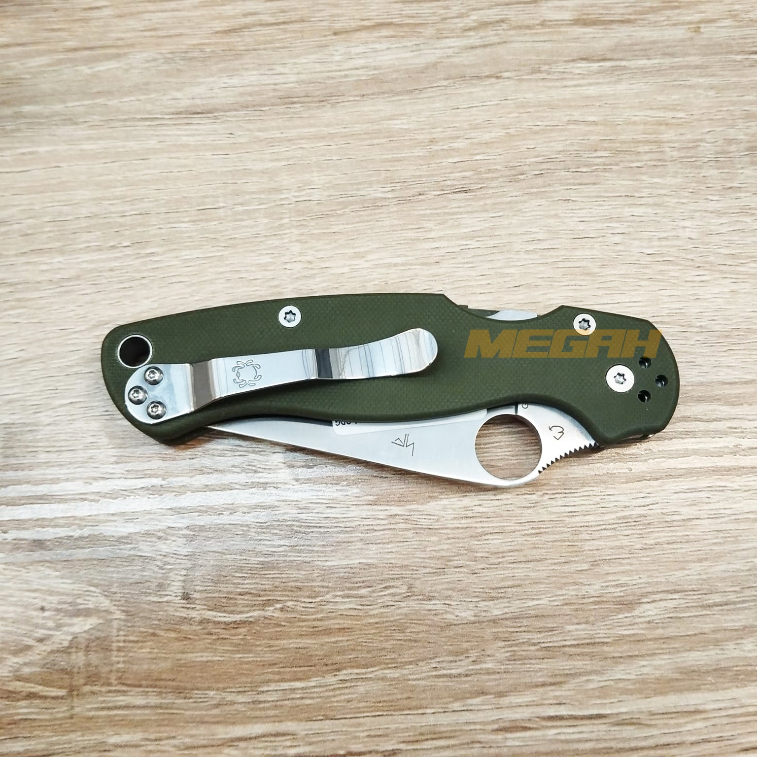 PISAU LIPAT SPYDERCO / PISAU OUTDOOR / PISAU SURVIVAL GREEN
