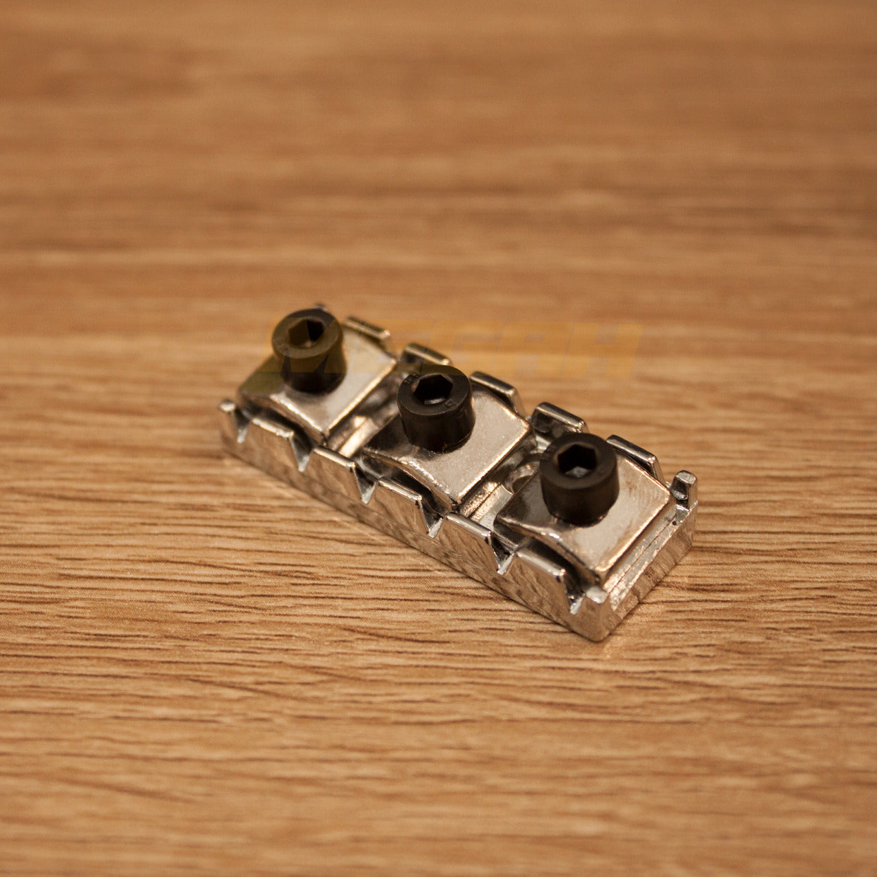 TOP LOCKING NUT DOWN GITAR
