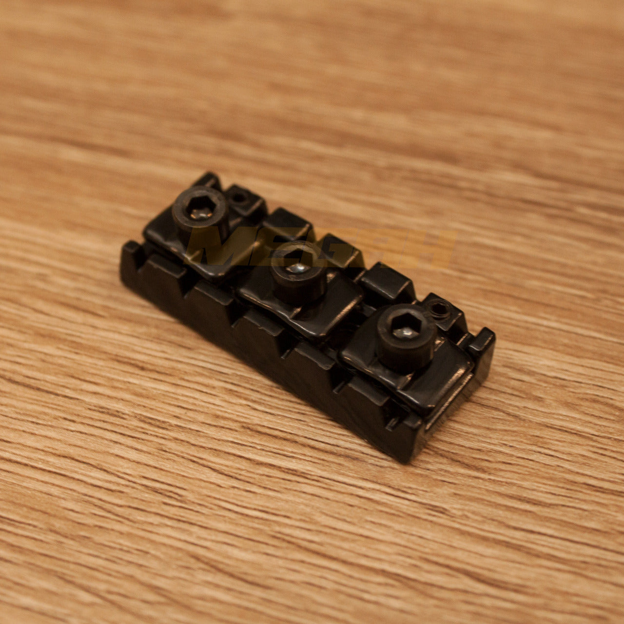 TOP LOCKING NUT DOWN GITAR